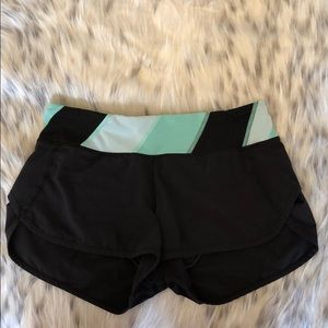 Size 4 lulu lemon speed up shorts.